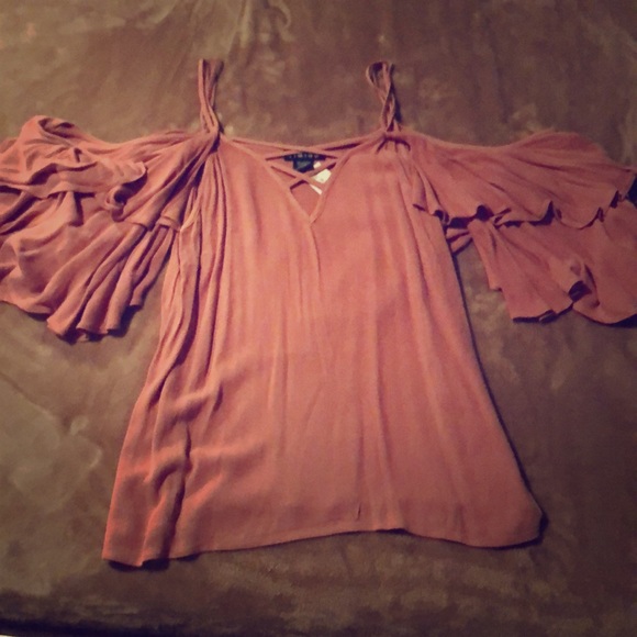 Wet Seal Tops - ✨EVERYTHING $5✨ Cold Shoulder Blouse